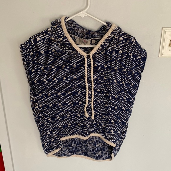 Ecote knitted sleeveless pullover with hood. Size M - Picture 1 of 3